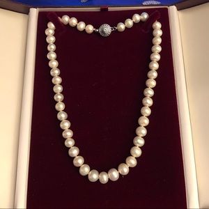 18 inch freshwater 9mm pearl necklace.